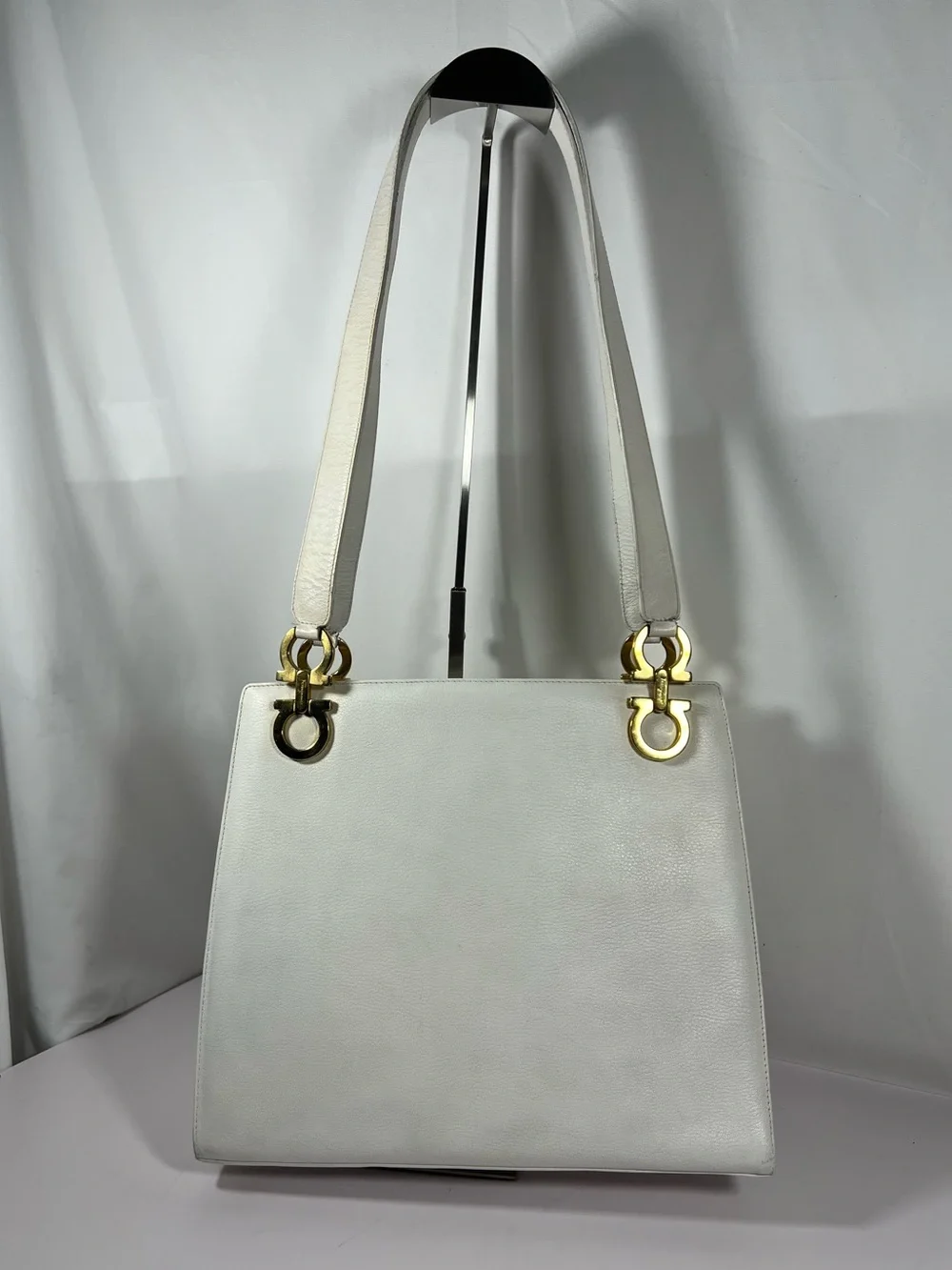 3080: Salvatore Ferragamo Gancini White Leather Shoulder Tote Bag